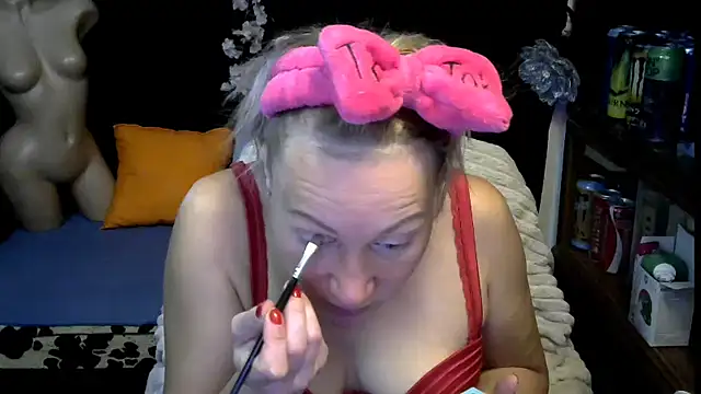 wLESLYMOSw online show from November 6, 8:18 am