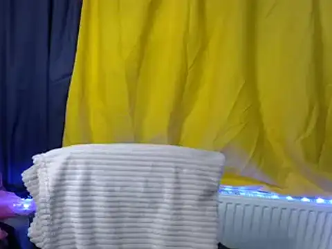 wLESLYMOSw online show from December 4, 3:15 pm