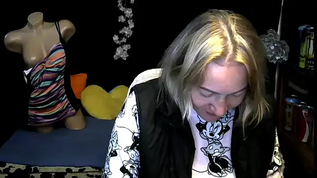 wLESLYMOSw online show from November 3, 7:24 am