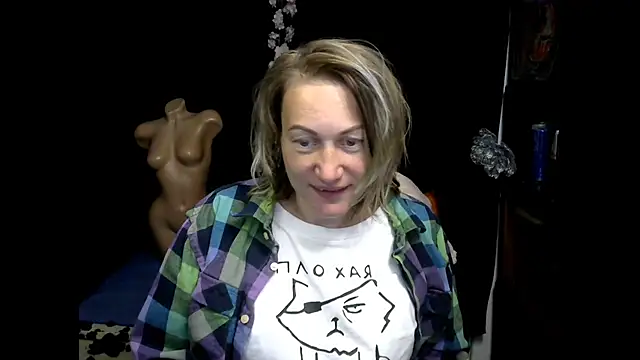 wLESLYMOSw online show from September 25, 8:42 am