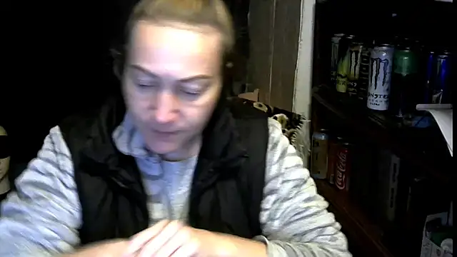 wLESLYMOSw online show from December 3, 10:47 am