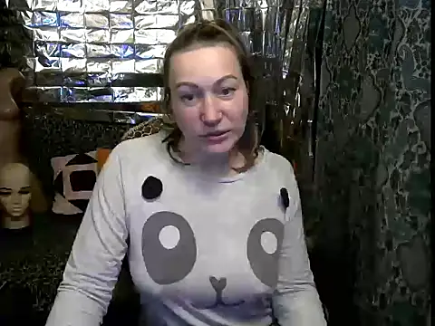 wLESLYMOSw online show from February 7, 6:49 pm