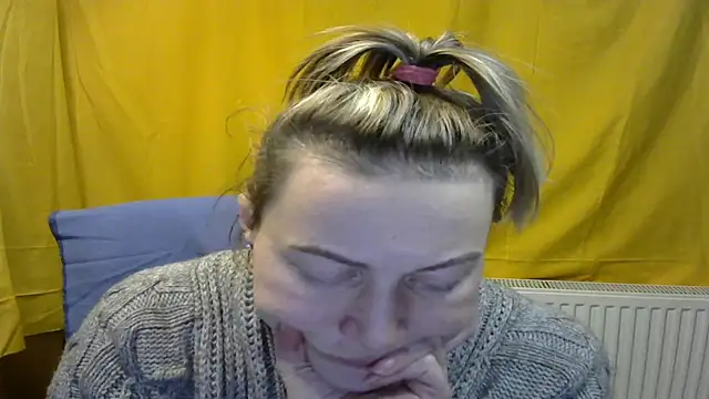 wLESLYMOSw online show from February 17, 11:22 pm