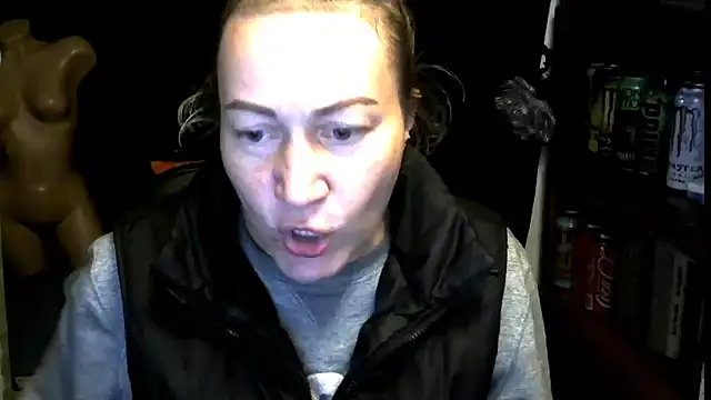 wLESLYMOSw online show from November 18, 10:07 am