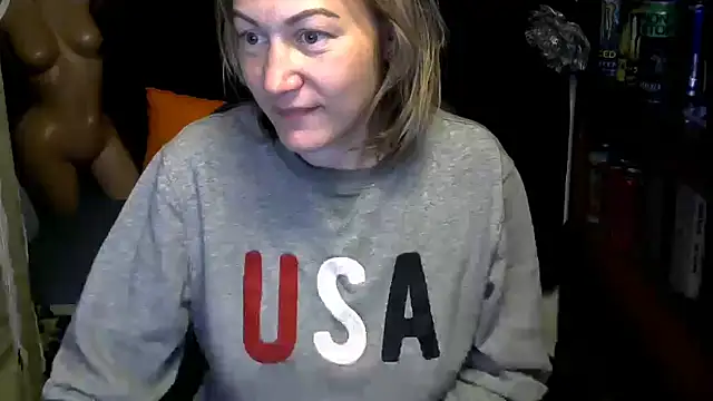 wLESLYMOSw online show from November 14, 8:29 am