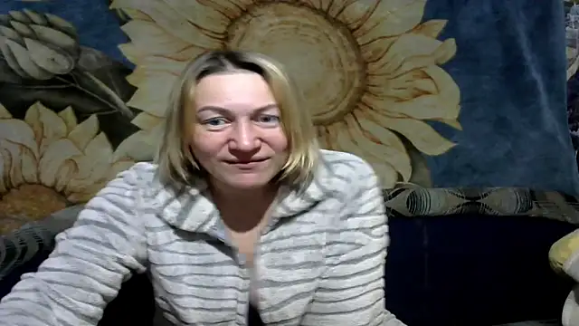 wLESLYMOSw online show from March 7, 7:41 pm