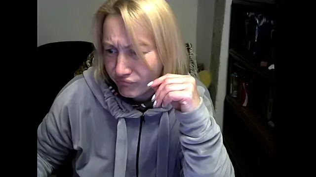 Snapshot of wLESLYMOSw chatting on April 22, 5:53 pm wLESLYMOSw online show from April 22, 5:53 pm