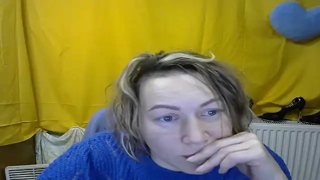 wLESLYMOSw online show from February 15, 3:42 am