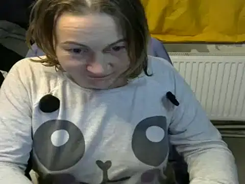 wLESLYMOSw online show from December 9, 9:48 pm