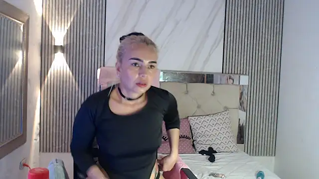 Snapshot of ashley__tylor chatting on June 6, 4:34 pm ashley tylor online show from June 6, 4:34 pm