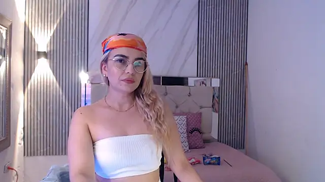 ashley  tylor online show from March 29, 2:35 am