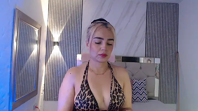 Snapshot of ashley__tylor chatting on June 18, 4:56 pm ashley tylor online show from June 18, 4:56 pm