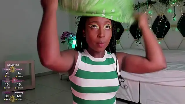 EmmaSanzz  online show from March 18, 11:33 am