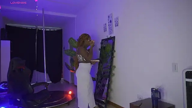 EmmaSanzz  online show from March 11, 11:37 am