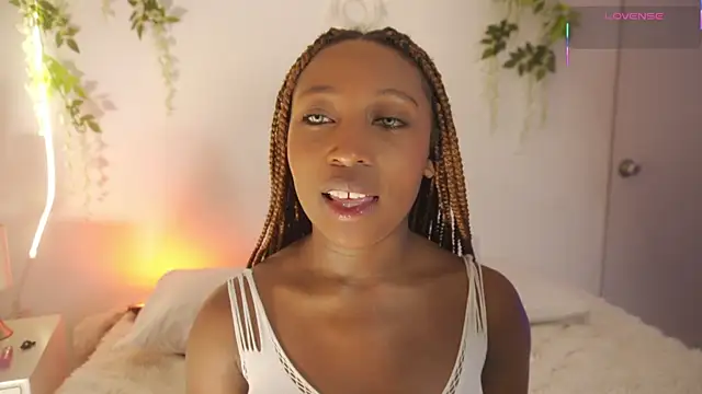 EmmaSanzz  online show from December 15, 11:27 am