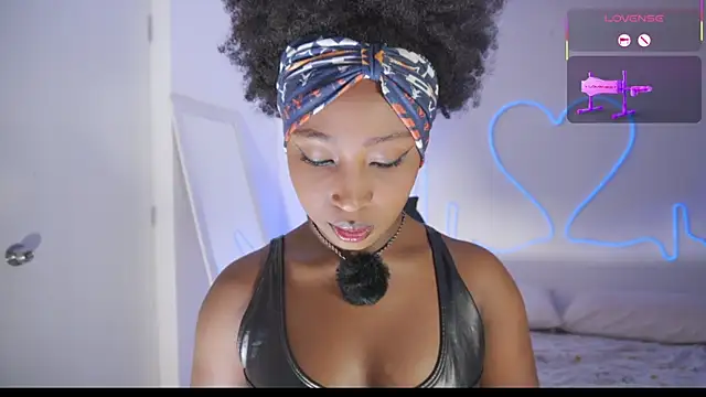 EmmaSanzz  online show from January 7, 11:04 am