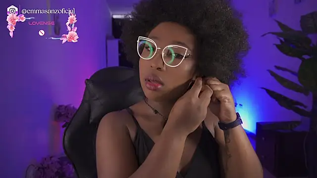 Snapshot of EmmaSanzz_ chatting on May 9, 12:08 pm EmmaSanzz online show from May 9, 12:08 pm