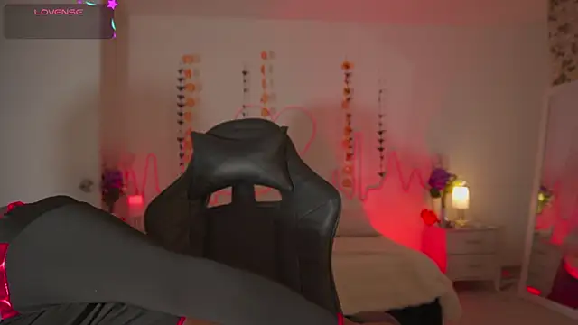 EmmaSanzz  online show from October 19, 11:46 am