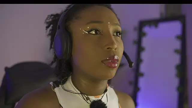 EmmaSanzz  online show from February 16, 12:04 pm