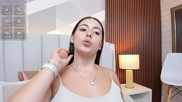 Julietasantos   online show from November 4, 6:33 pm