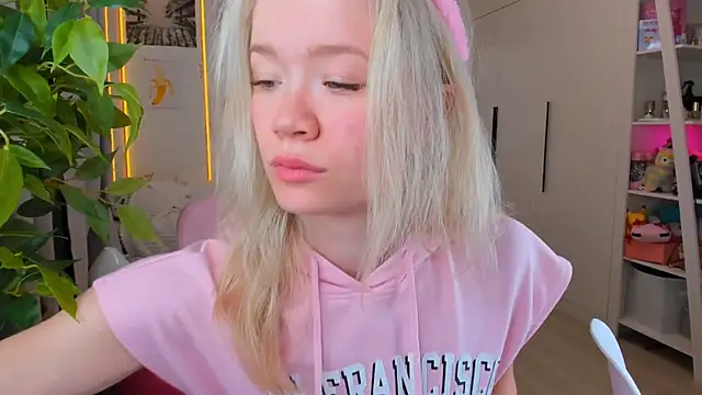 Lily Young online show from April 2, 3:13 am