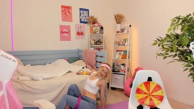 Lily Young online show from October 29, 6:12 am