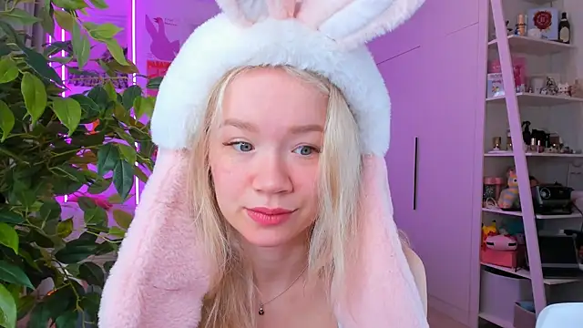 Lily Young online show from April 4, 3:13 am