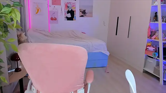 Lily Young online show from February 20, 6:19 am