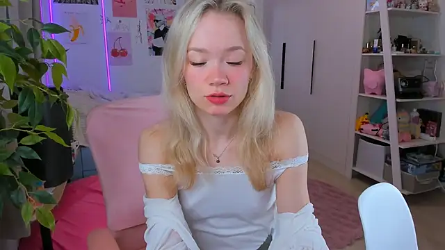 Lily Young online show from April 17, 3:20 am