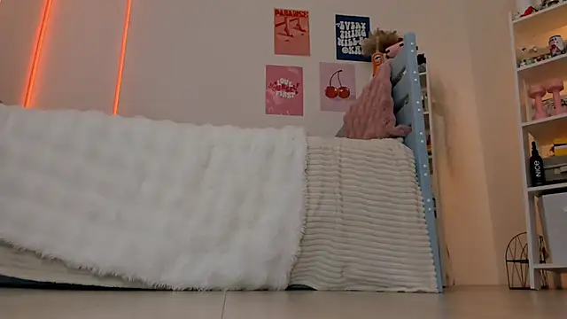 Lily Young online show from October 20, 5:09 am