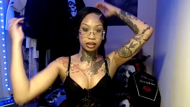 TrinityTeighlor online show from November 30, 6:52 pm