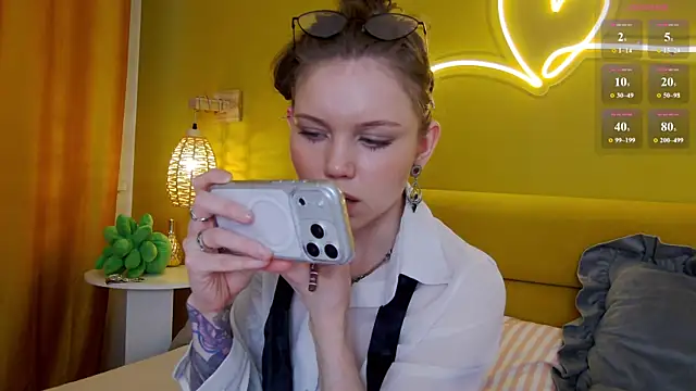 lessysweety online show from April 10, 3:13 am