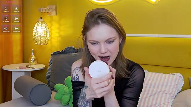 lessysweety online show from February 20, 3:47 am