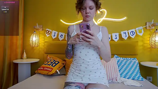 lessysweety online show from September 29, 3:13 am