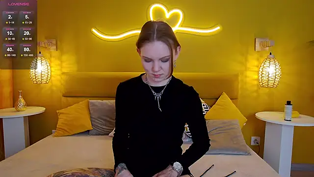lessysweety online show from September 15, 3:18 am