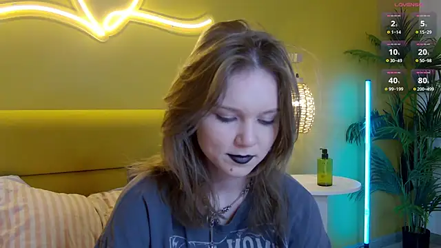 lessysweety online show from June 4, 3:33 am