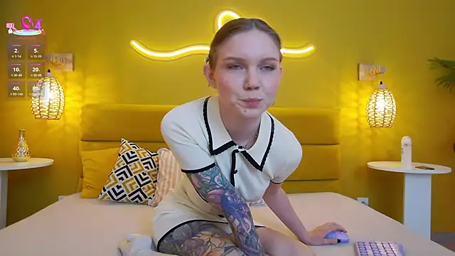 lessysweety online show from November 6, 4:05 am