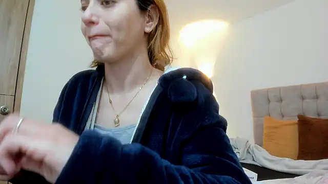 Snapshot of Carolina_hernandez22 chatting on October 15, 12:35 pm Carolina hernandez22 online show from October 15, 12:35 pm