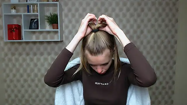 Snapshot of AliceFlirtt_ chatting on October 10, 7:53 am AliceFlirtt online show from October 10, 7:53 am