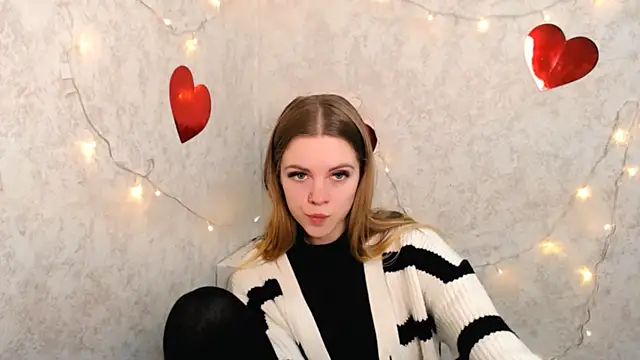 Snapshot of AliceFlirtt_ chatting on February 21, 11:33 am AliceFlirtt online show from February 21, 11:33 am