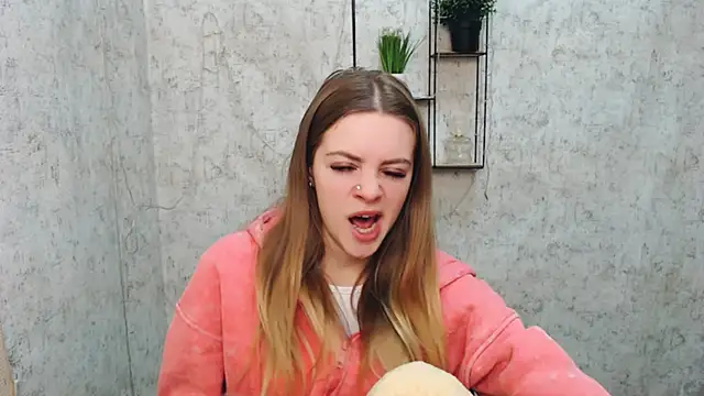 Snapshot of AliceFlirtt_ chatting on February 24, 8:27 am AliceFlirtt online show from February 24, 8:27 am