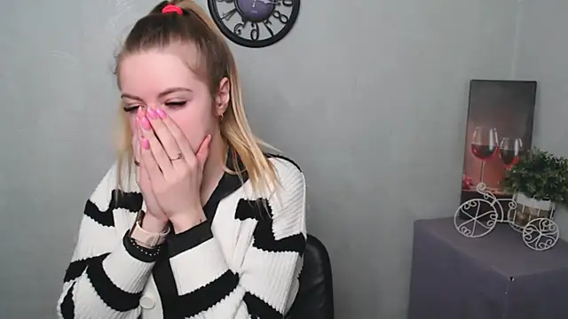 Snapshot of AliceFlirtt_ chatting on March 6, 11:36 am AliceFlirtt online show from March 6, 11:36 am