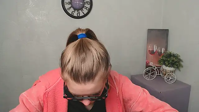 Snapshot of AliceFlirtt_ chatting on February 28, 2:20 pm AliceFlirtt online show from February 28, 2:20 pm