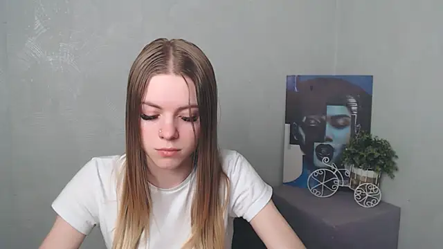 Snapshot of AliceFlirtt_ chatting on March 18, 3:22 pm AliceFlirtt online show from March 18, 3:22 pm