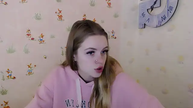 Snapshot of AliceFlirtt_ chatting on February 14, 11:31 am AliceFlirtt online show from February 14, 11:31 am