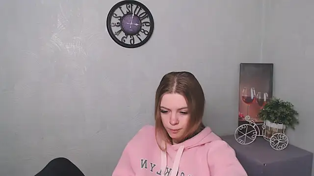 Snapshot of AliceFlirtt_ chatting on March 4, 8:13 am AliceFlirtt online show from March 4, 8:13 am