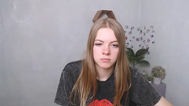 Snapshot of AliceFlirtt_ chatting on September 10, 9:19 am AliceFlirtt online show from September 10, 9:19 am