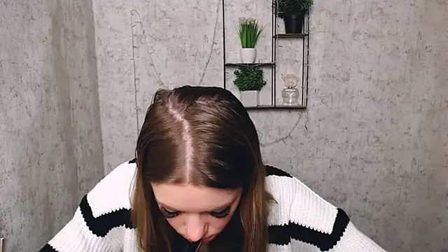 Snapshot of AliceFlirtt_ chatting on March 5, 8:21 am AliceFlirtt online show from March 5, 8:21 am