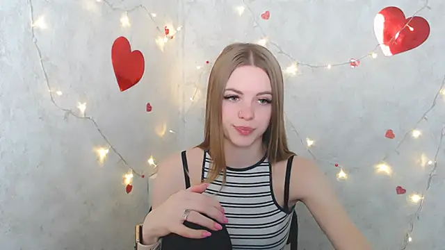 Snapshot of AliceFlirtt_ chatting on March 21, 9:23 pm AliceFlirtt online show from March 21, 9:23 pm