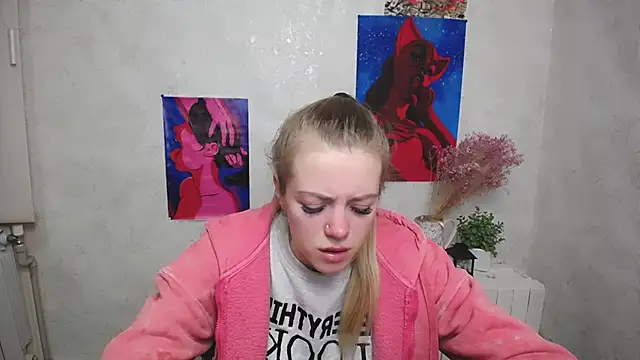 Snapshot of AliceFlirtt_ chatting on October 6, 7:42 am AliceFlirtt online show from October 6, 7:42 am